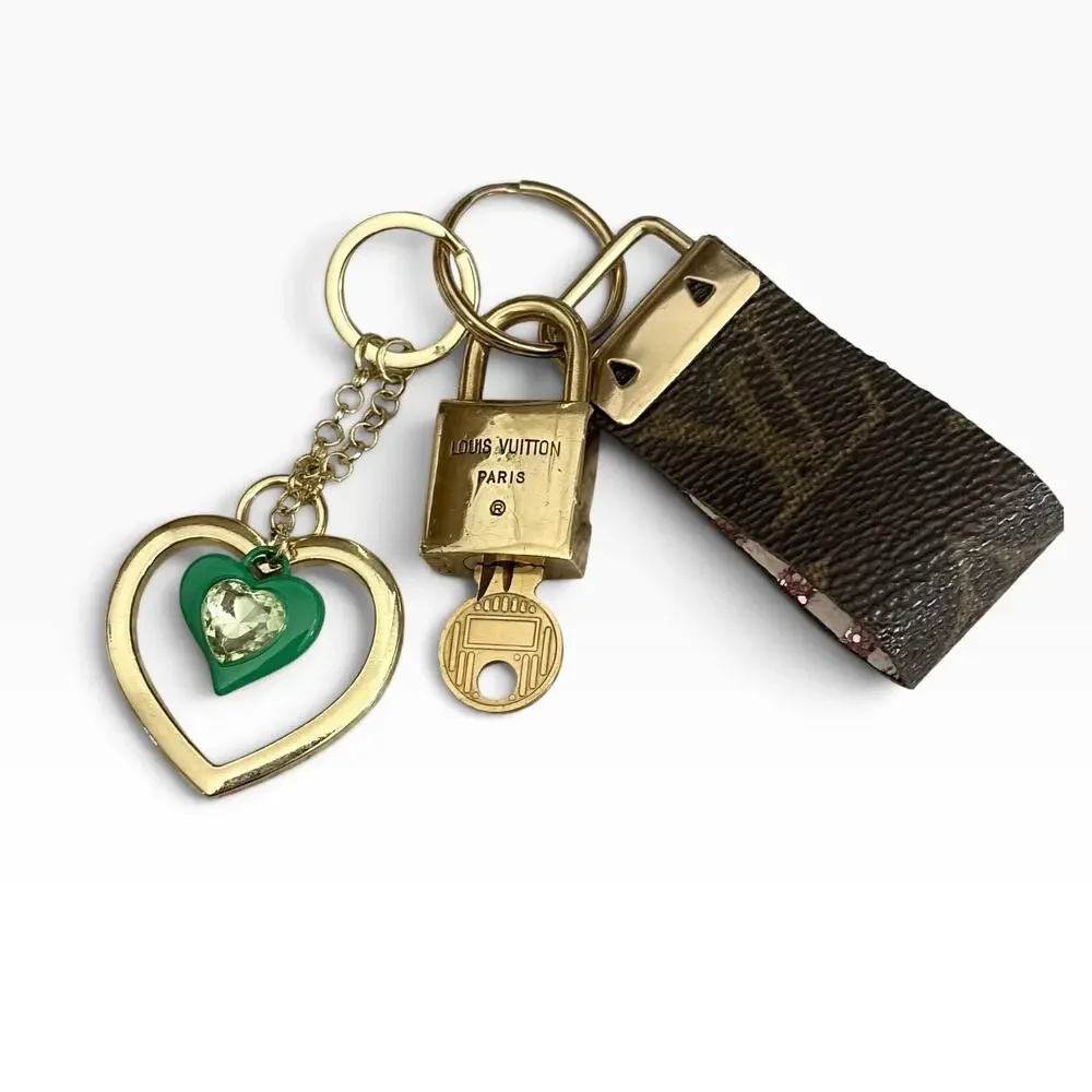 Louis Vuitton Lock & Key #201 w/a Green Heart Charm Loop Keychain